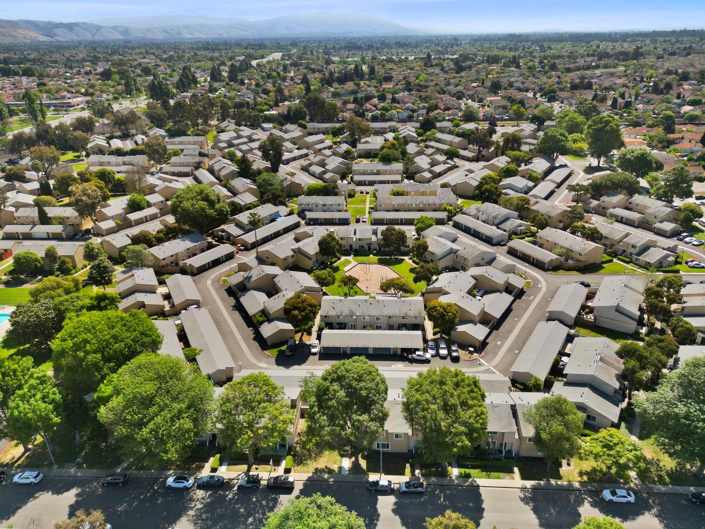 Detail Gallery Image 3 of 42 For 4270 Comet Cir, Union City,  CA 94587 - 3 Beds | 1/1 Baths