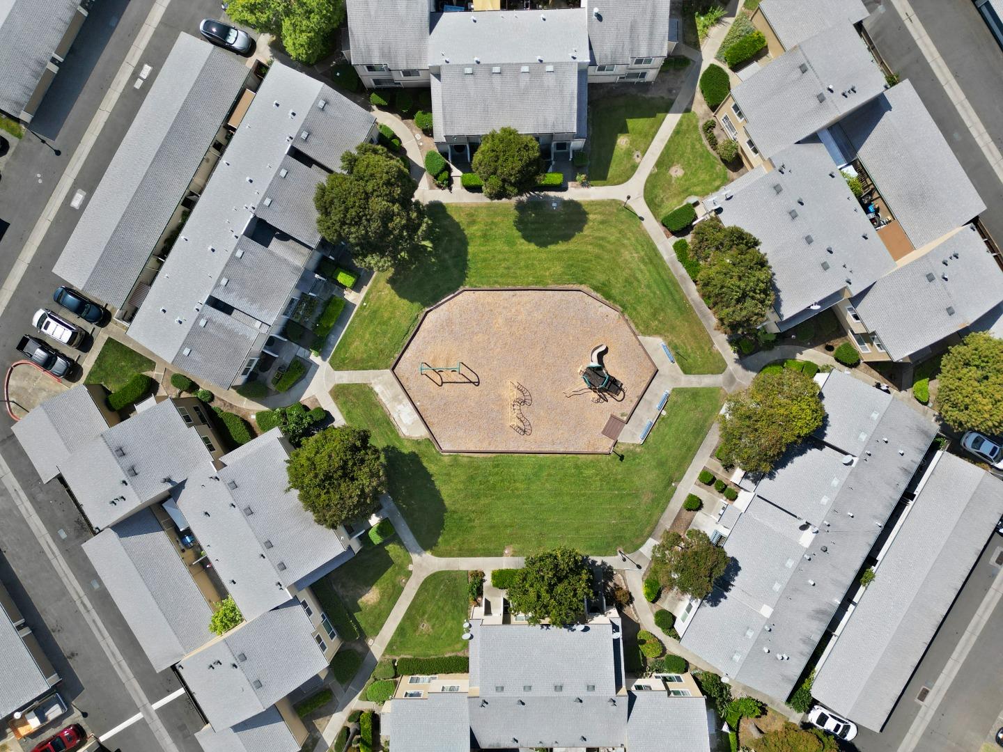 Detail Gallery Image 4 of 42 For 4270 Comet Cir, Union City,  CA 94587 - 3 Beds | 1/1 Baths