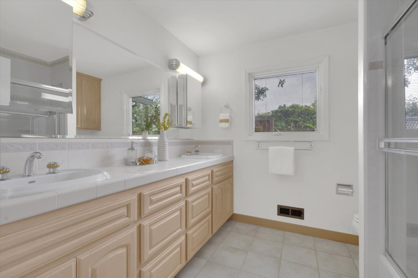 Detail Gallery Image 20 of 47 For 18967 Palo Oaks Ct, Saratoga,  CA 95070 - 4 Beds | 2/1 Baths