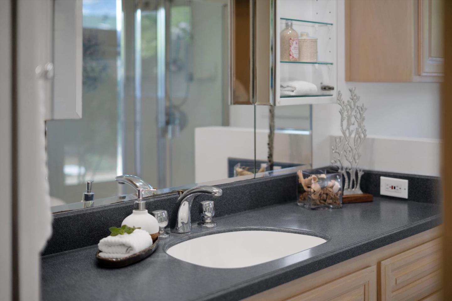 Detail Gallery Image 27 of 47 For 18967 Palo Oaks Ct, Saratoga,  CA 95070 - 4 Beds | 2/1 Baths