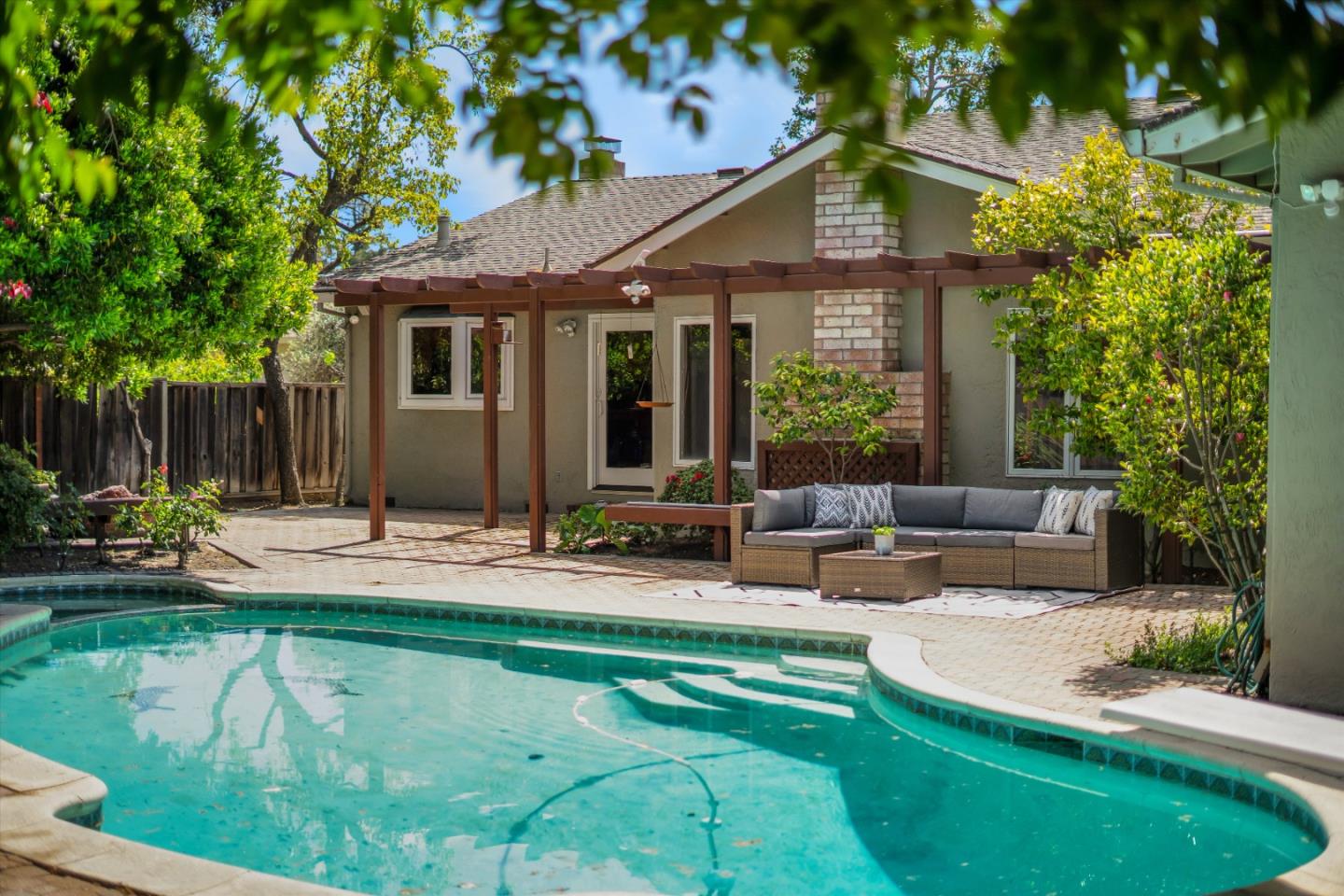 Detail Gallery Image 30 of 47 For 18967 Palo Oaks Ct, Saratoga,  CA 95070 - 4 Beds | 2/1 Baths