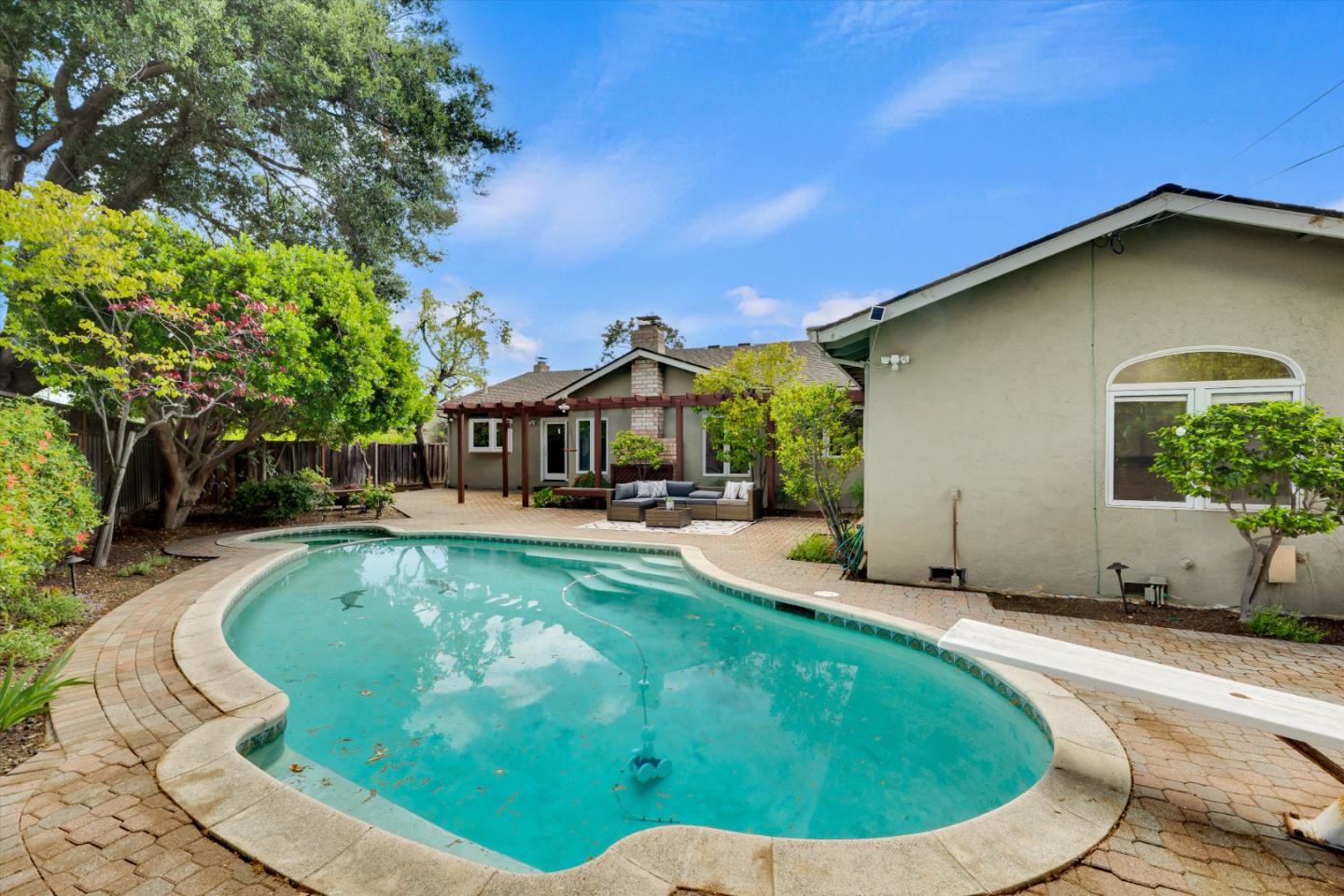 Detail Gallery Image 33 of 47 For 18967 Palo Oaks Ct, Saratoga,  CA 95070 - 4 Beds | 2/1 Baths