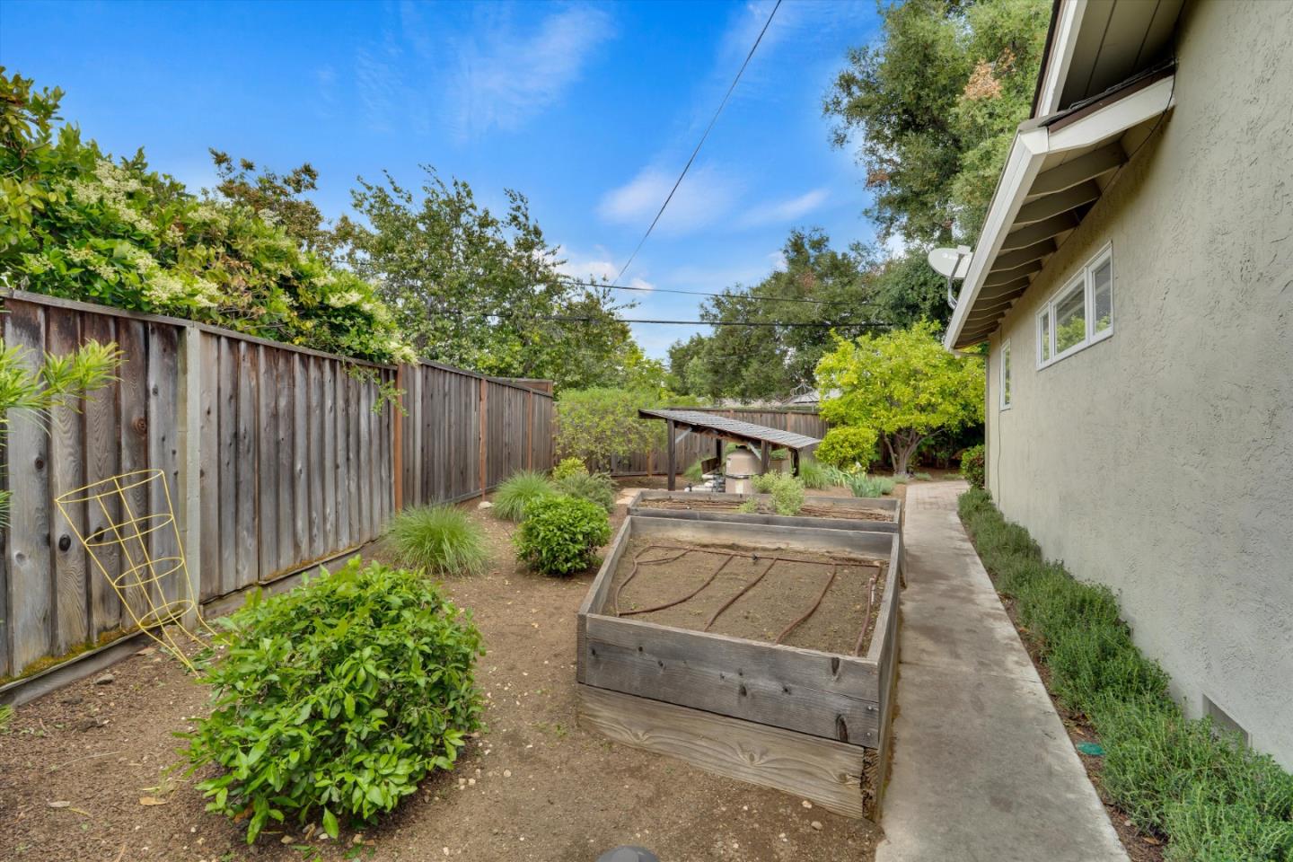 Detail Gallery Image 36 of 47 For 18967 Palo Oaks Ct, Saratoga,  CA 95070 - 4 Beds | 2/1 Baths