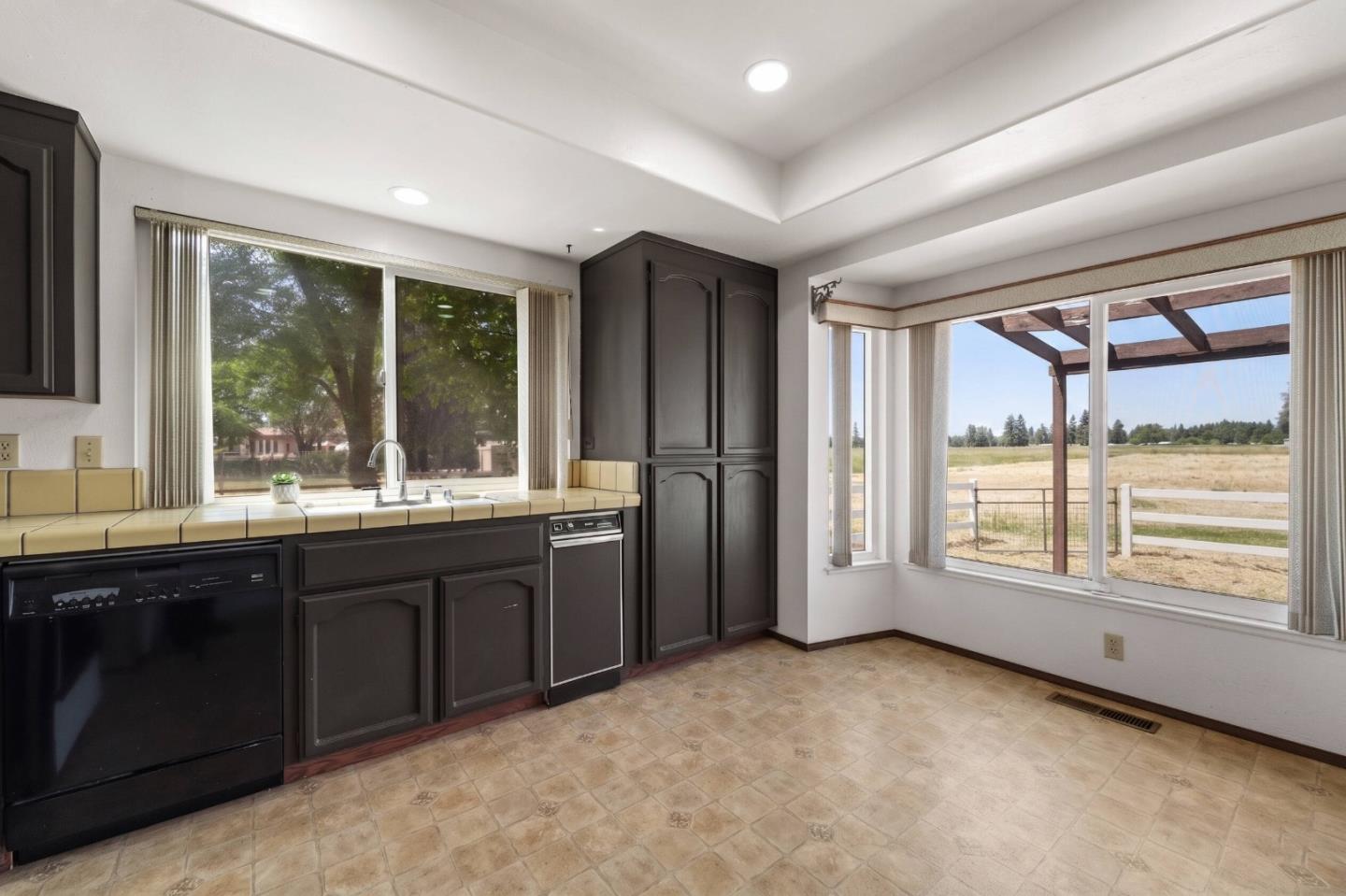 Detail Gallery Image 14 of 35 For 1645 Eberts Dr, San Martin,  CA 95046 - 3 Beds | 2 Baths