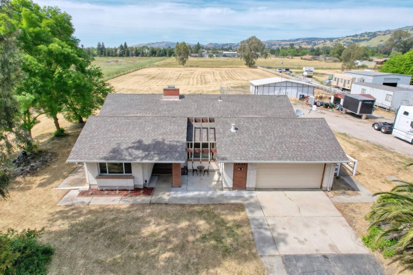 Detail Gallery Image 2 of 35 For 1645 Eberts Dr, San Martin,  CA 95046 - 3 Beds | 2 Baths