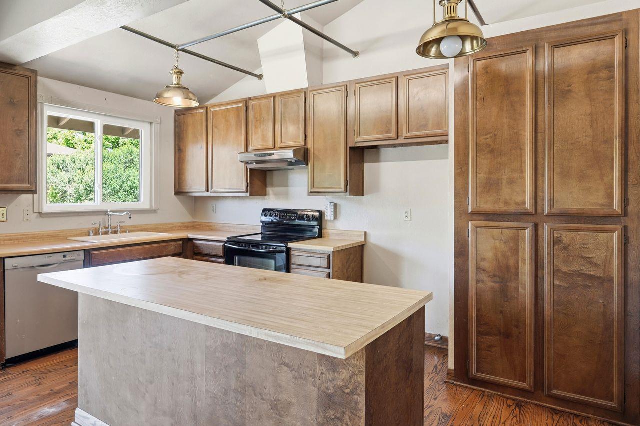 Detail Gallery Image 14 of 44 For 295 Hazelton Ct, Morgan Hill,  CA 95037 - 5 Beds | 3 Baths