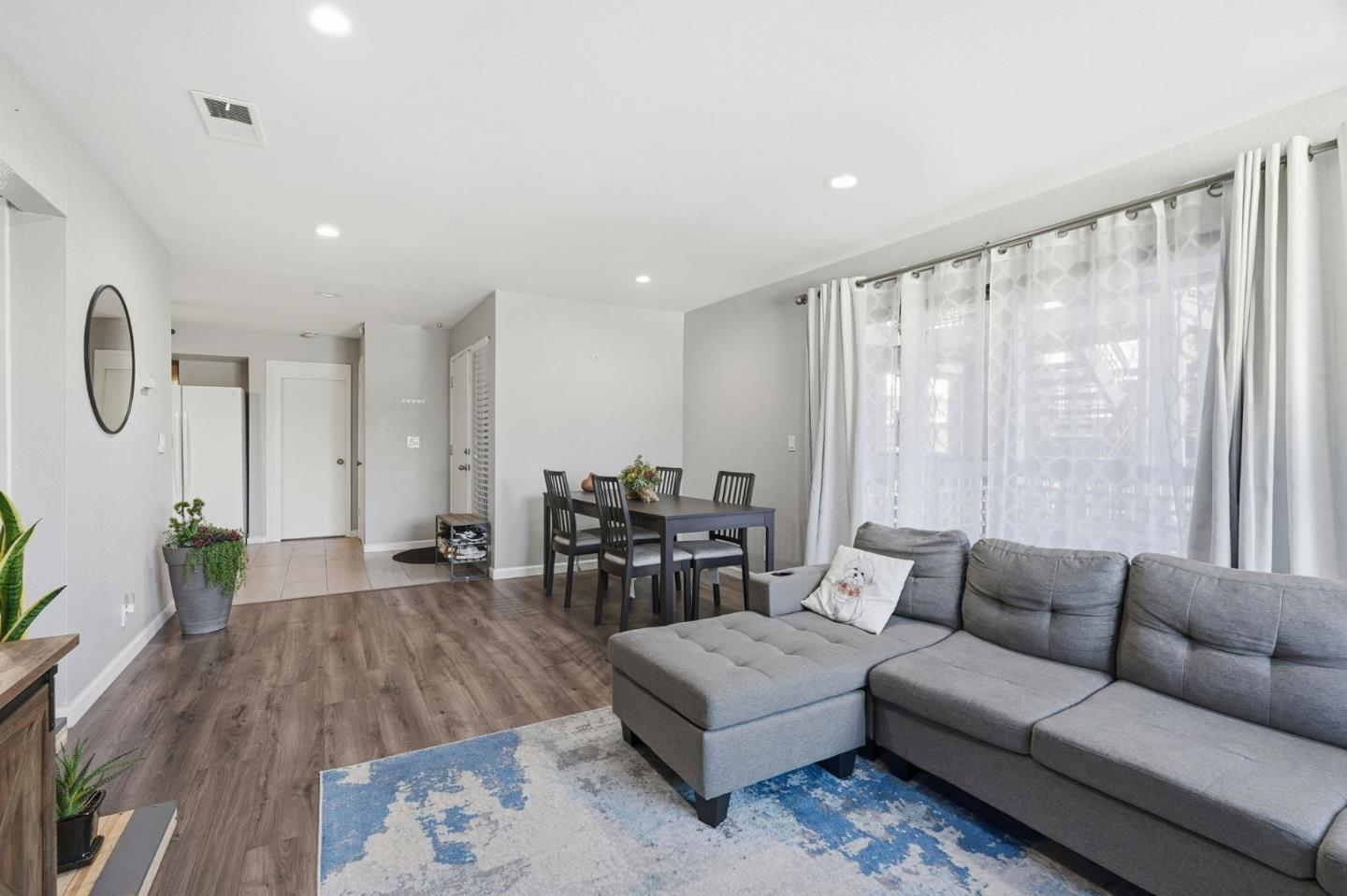 Photo #4: ML82043106 Listing: Photo #4