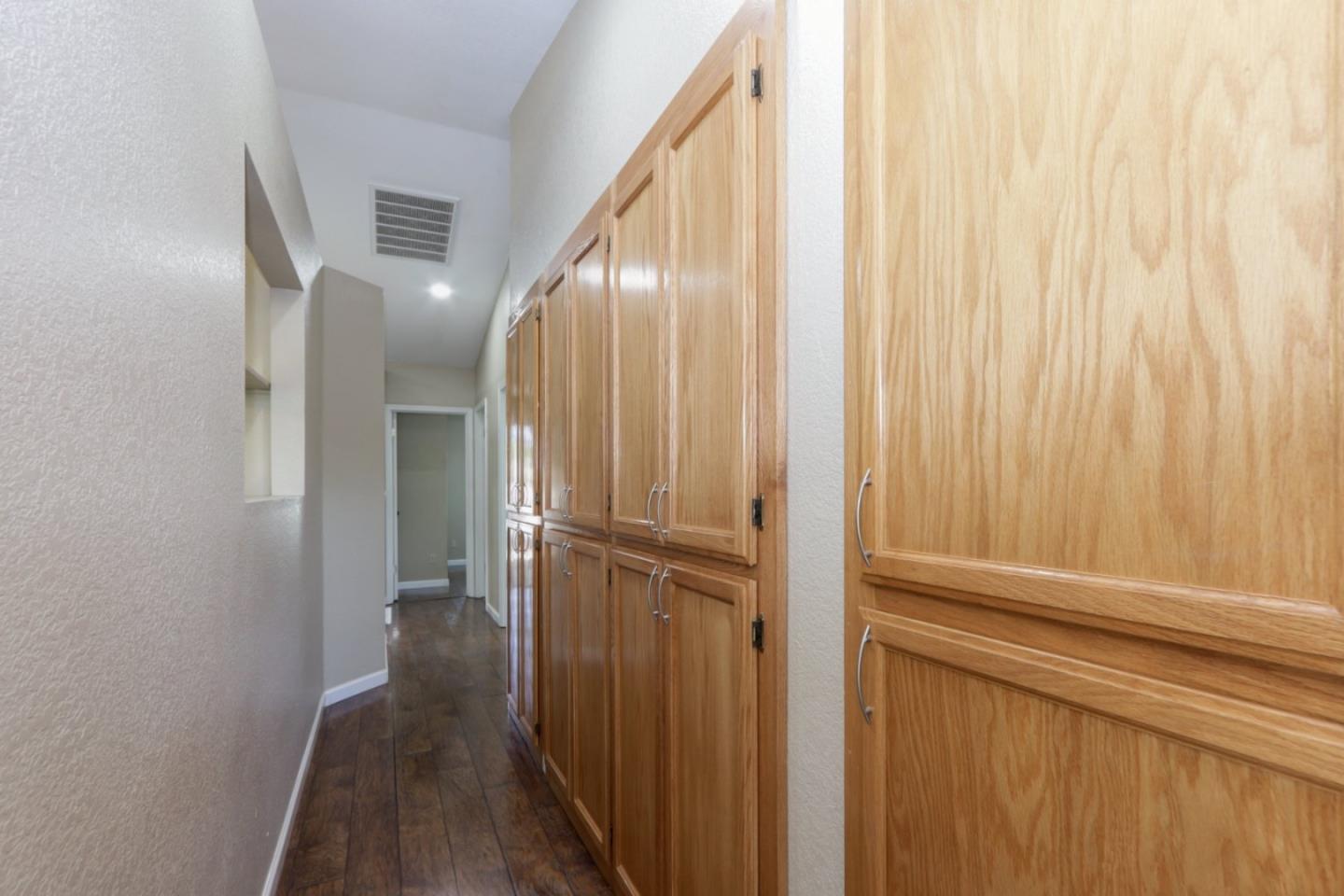 Detail Gallery Image 14 of 44 For 2247 Laguna Way, Los Banos,  CA 93635 - 4 Beds | 2 Baths