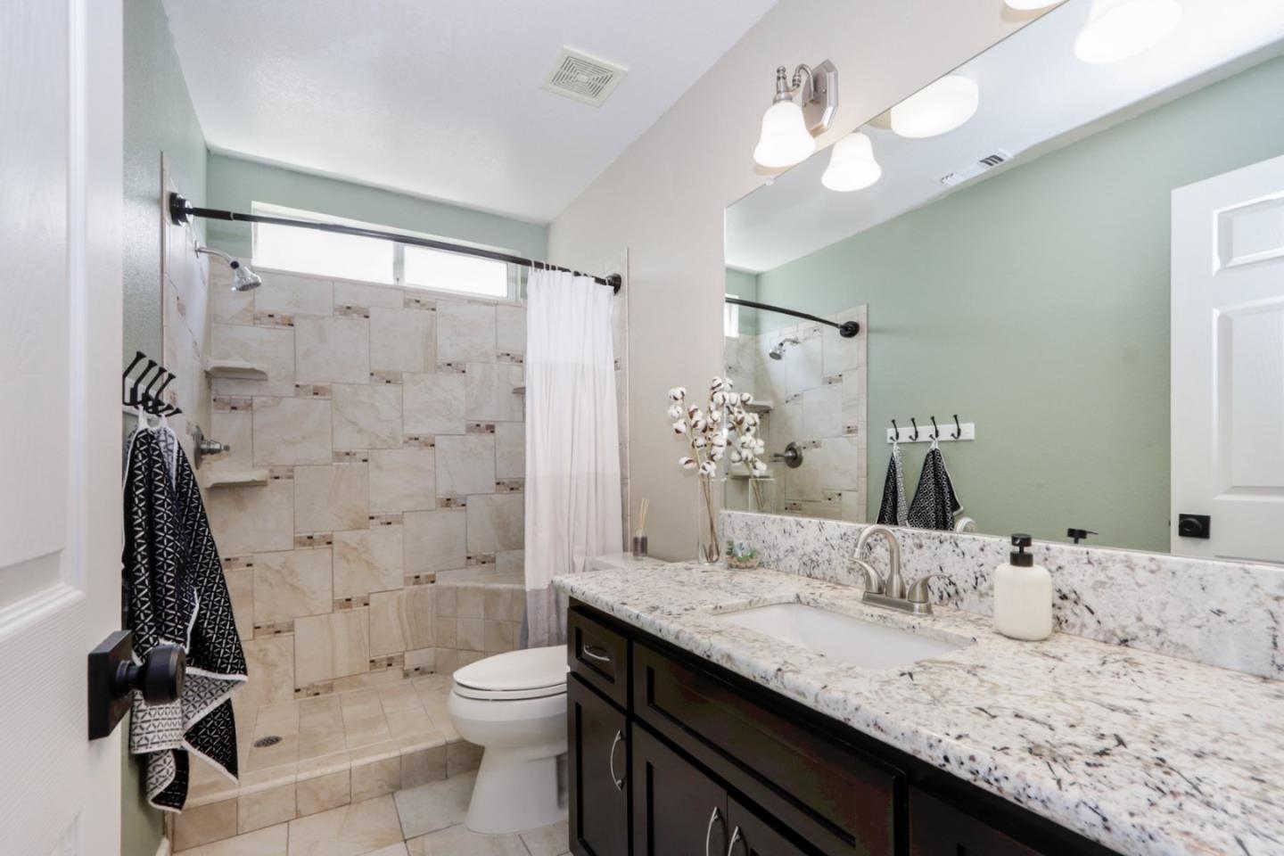 Detail Gallery Image 15 of 44 For 2247 Laguna Way, Los Banos,  CA 93635 - 4 Beds | 2 Baths