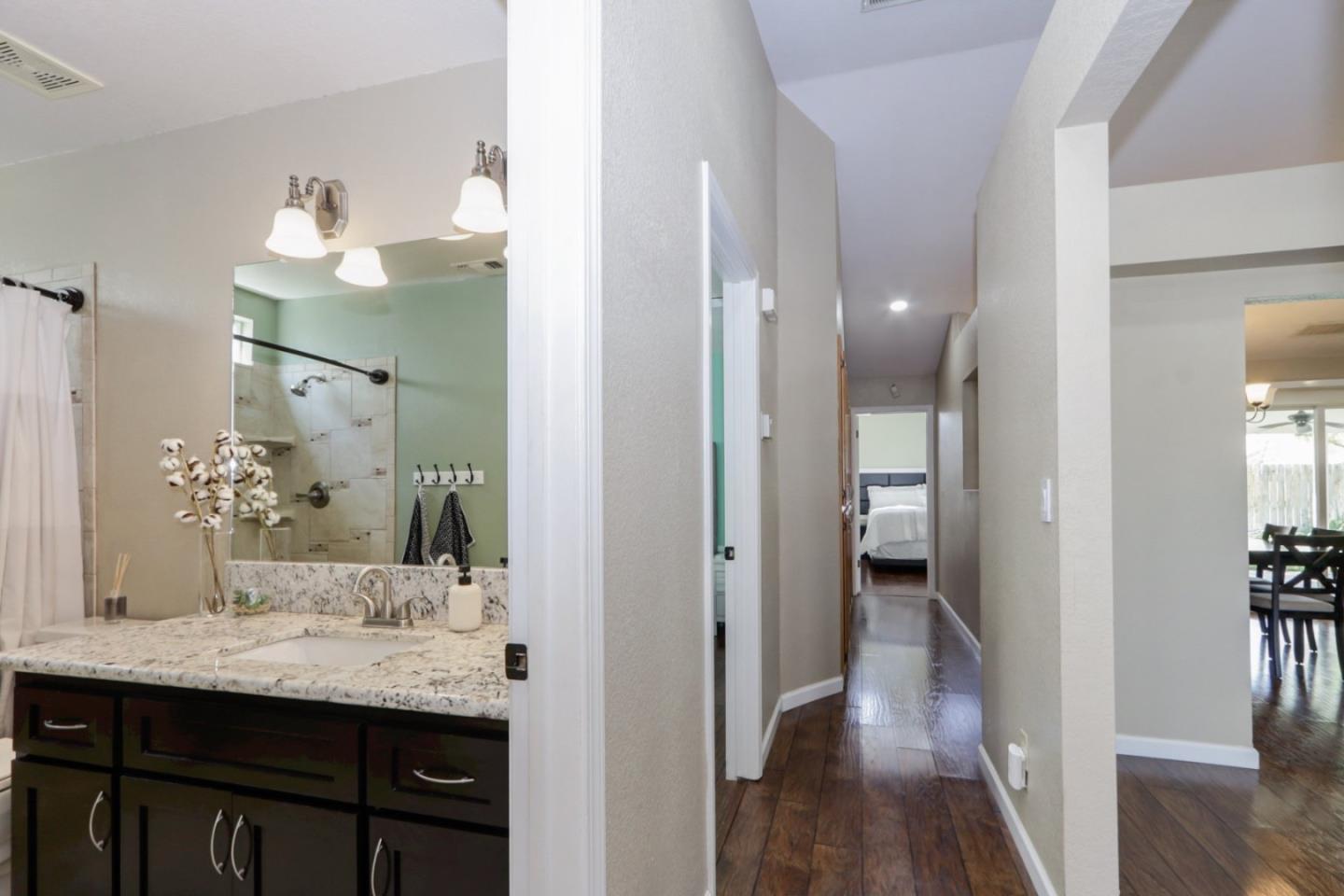 Detail Gallery Image 16 of 44 For 2247 Laguna Way, Los Banos,  CA 93635 - 4 Beds | 2 Baths