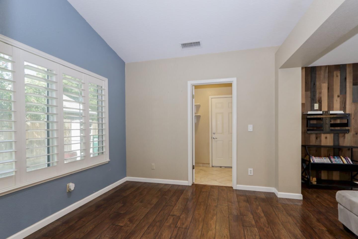 Detail Gallery Image 28 of 44 For 2247 Laguna Way, Los Banos,  CA 93635 - 4 Beds | 2 Baths