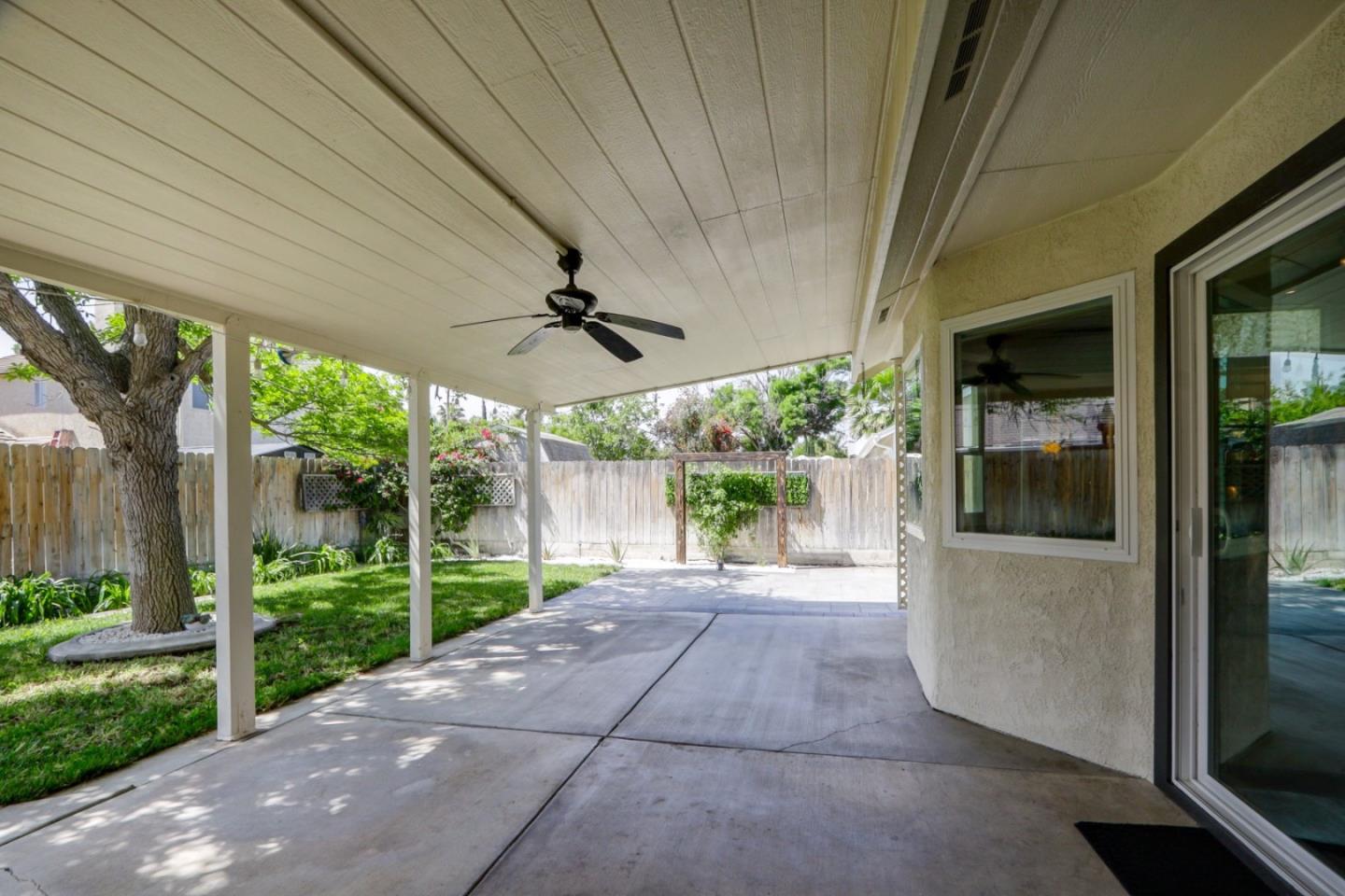 Detail Gallery Image 33 of 44 For 2247 Laguna Way, Los Banos,  CA 93635 - 4 Beds | 2 Baths