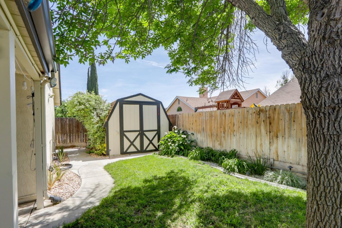 Detail Gallery Image 34 of 44 For 2247 Laguna Way, Los Banos,  CA 93635 - 4 Beds | 2 Baths