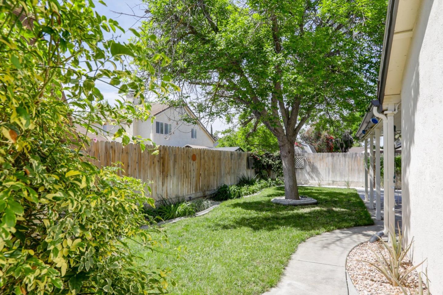 Detail Gallery Image 38 of 44 For 2247 Laguna Way, Los Banos,  CA 93635 - 4 Beds | 2 Baths