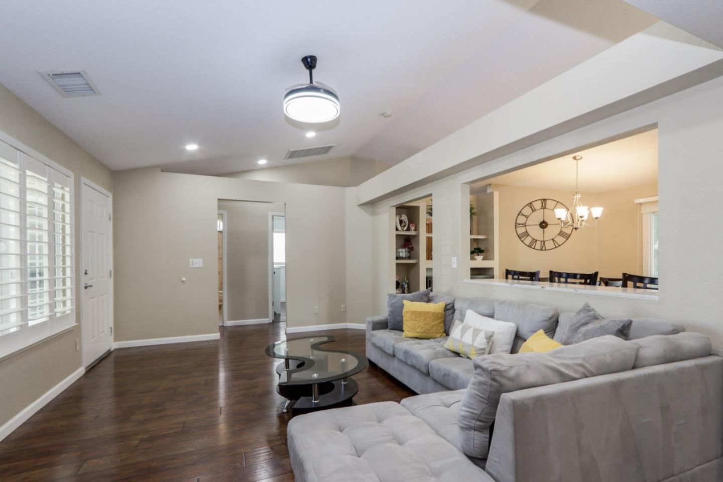 Detail Gallery Image 6 of 44 For 2247 Laguna Way, Los Banos,  CA 93635 - 4 Beds | 2 Baths