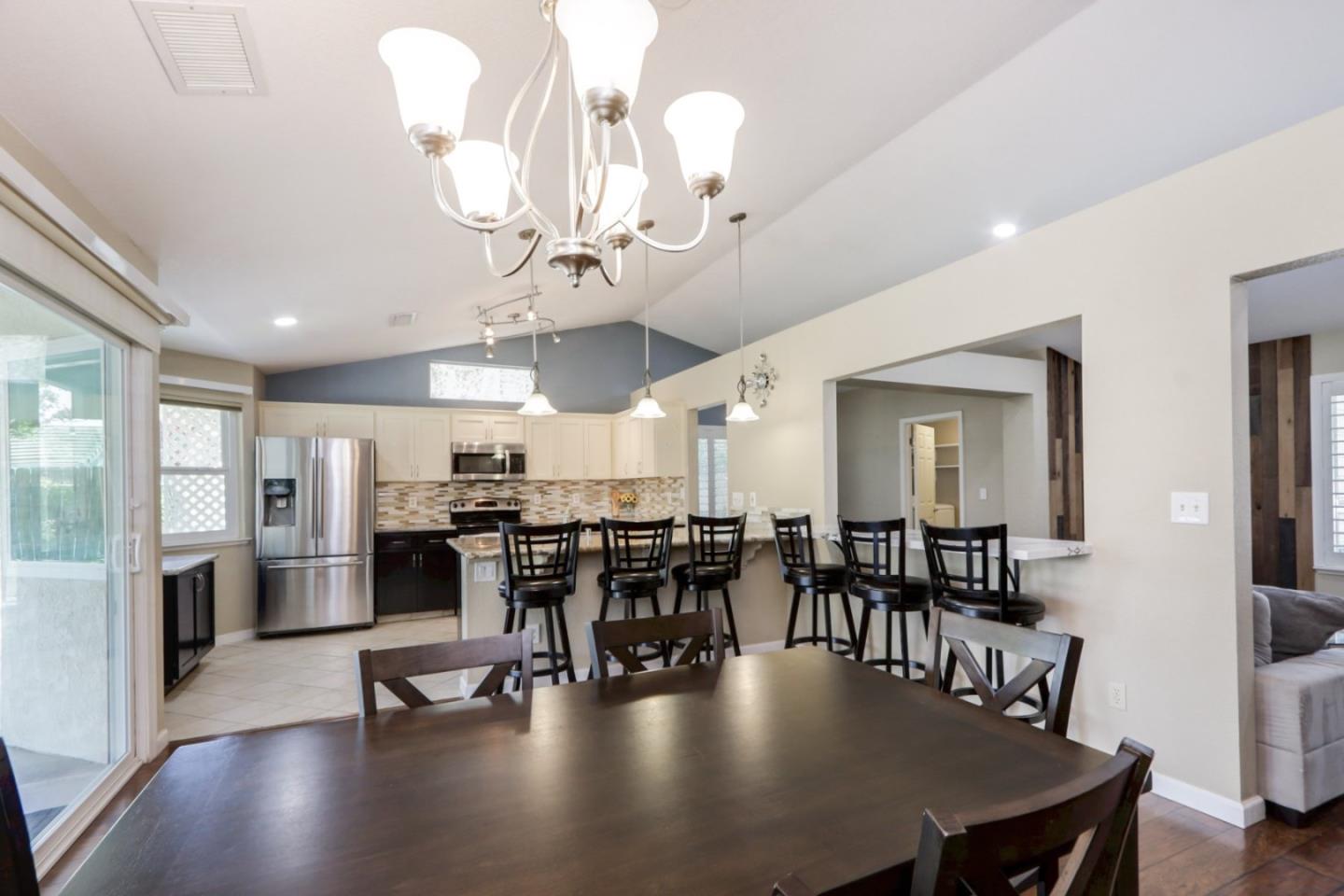 Detail Gallery Image 8 of 44 For 2247 Laguna Way, Los Banos,  CA 93635 - 4 Beds | 2 Baths