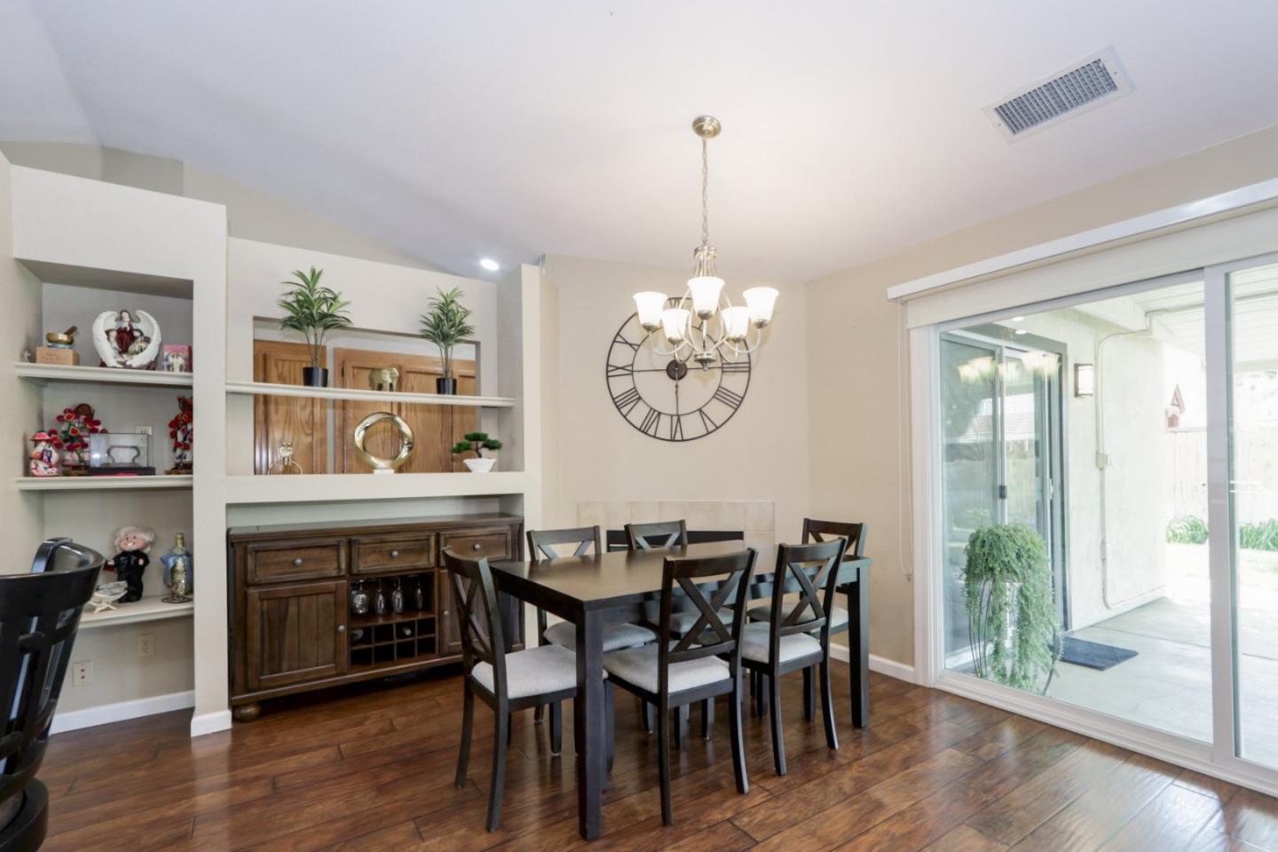 Detail Gallery Image 9 of 44 For 2247 Laguna Way, Los Banos,  CA 93635 - 4 Beds | 2 Baths