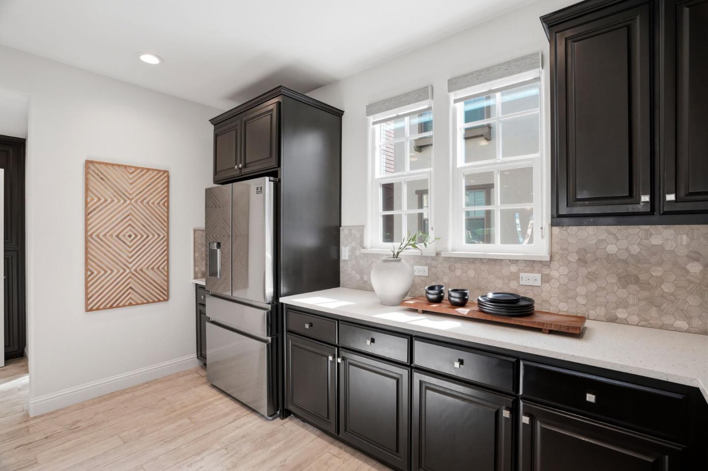 Detail Gallery Image 14 of 44 For 3806 Pyramid Way, Mountain View,  CA 94043 - 3 Beds | 3/1 Baths