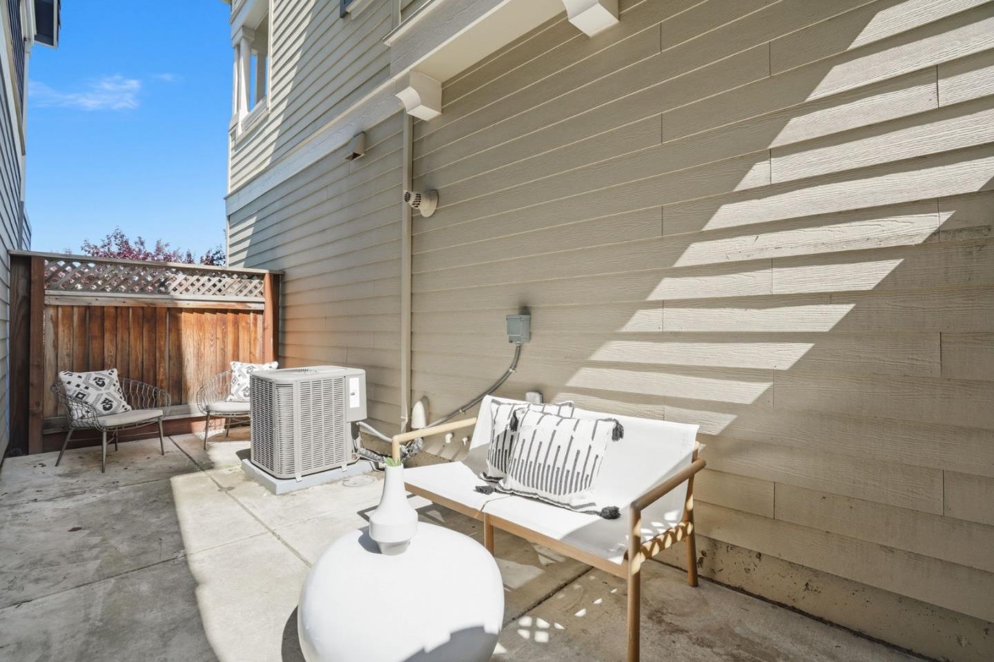 Detail Gallery Image 33 of 44 For 3806 Pyramid Way, Mountain View,  CA 94043 - 3 Beds | 3/1 Baths