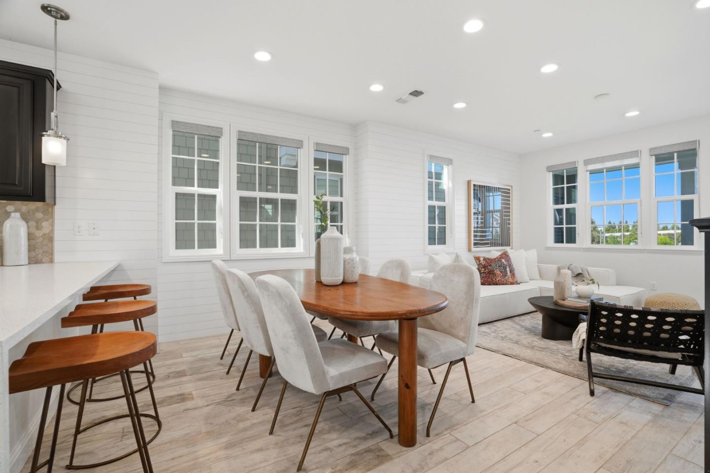 Detail Gallery Image 8 of 44 For 3806 Pyramid Way, Mountain View,  CA 94043 - 3 Beds | 3/1 Baths