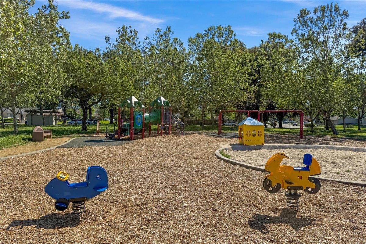 Detail Gallery Image 29 of 36 For 692 Hathaway Ct, San Jose,  CA 95136 - 4 Beds | 2 Baths