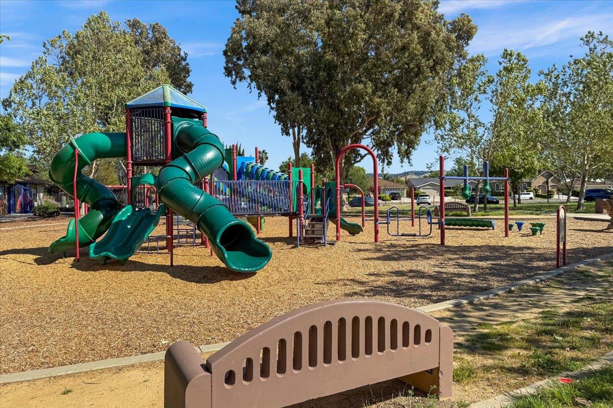 Detail Gallery Image 30 of 36 For 692 Hathaway Ct, San Jose,  CA 95136 - 4 Beds | 2 Baths