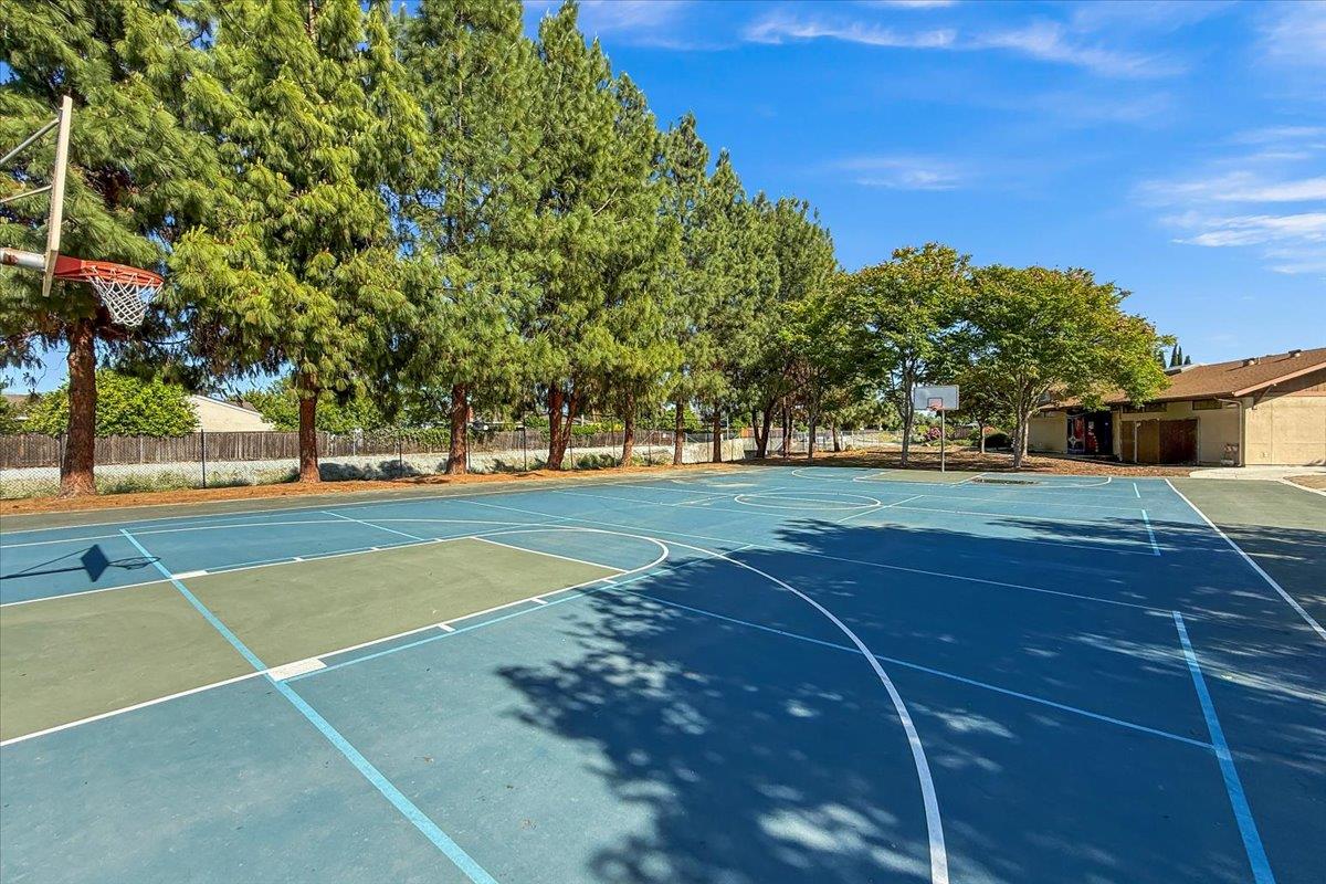 Detail Gallery Image 32 of 36 For 692 Hathaway Ct, San Jose,  CA 95136 - 4 Beds | 2 Baths