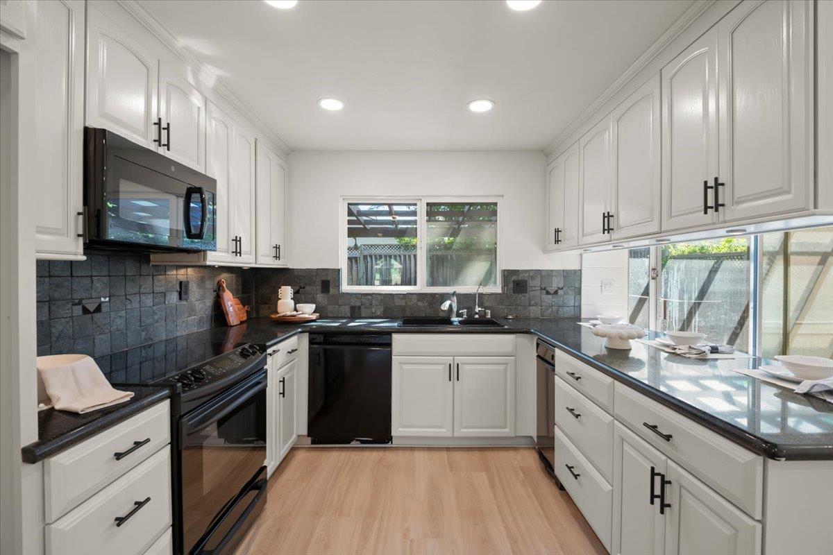 Detail Gallery Image 4 of 36 For 692 Hathaway Ct, San Jose,  CA 95136 - 4 Beds | 2 Baths