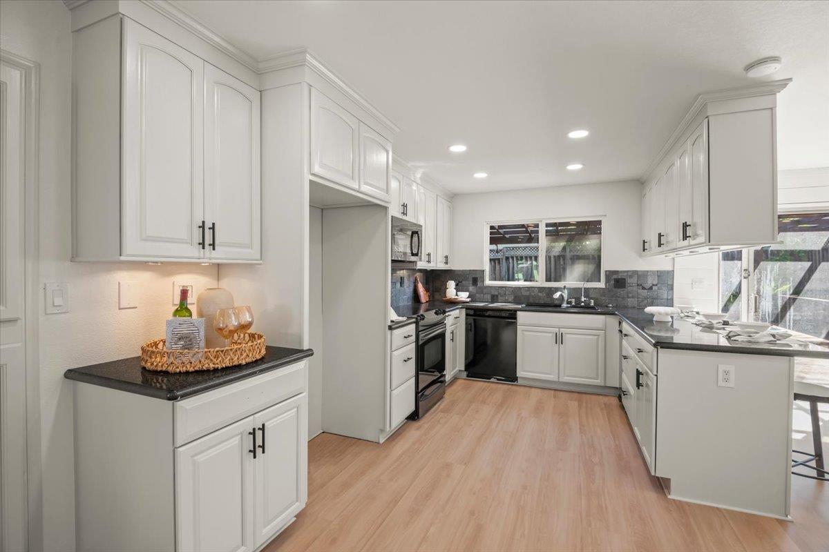 Detail Gallery Image 9 of 36 For 692 Hathaway Ct, San Jose,  CA 95136 - 4 Beds | 2 Baths