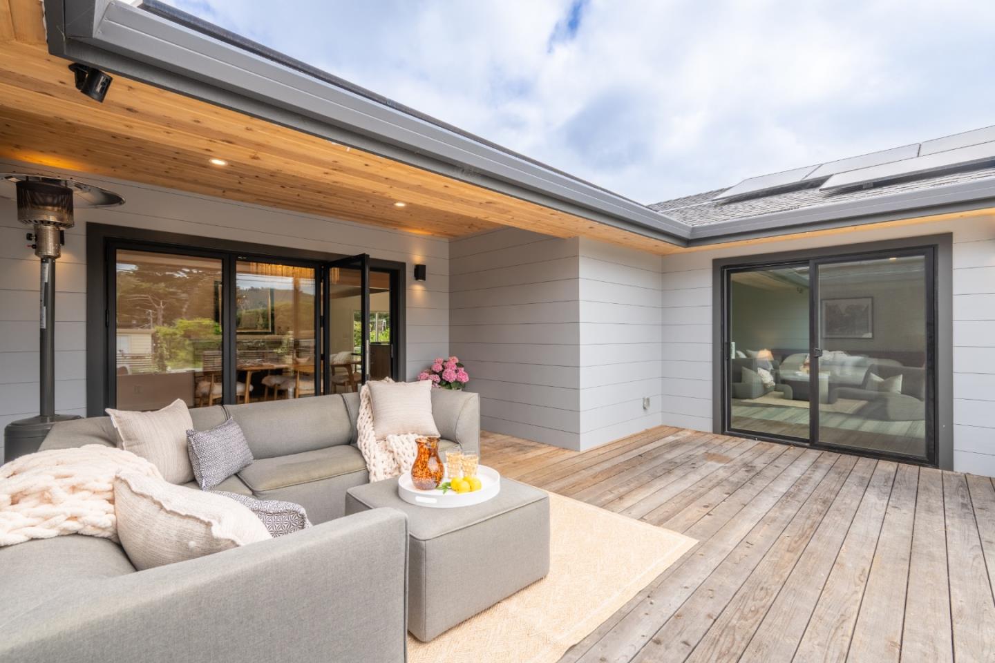 Detail Gallery Image 10 of 46 For 26140 Mesa Dr, Carmel,  CA 93923 - 3 Beds | 2/1 Baths