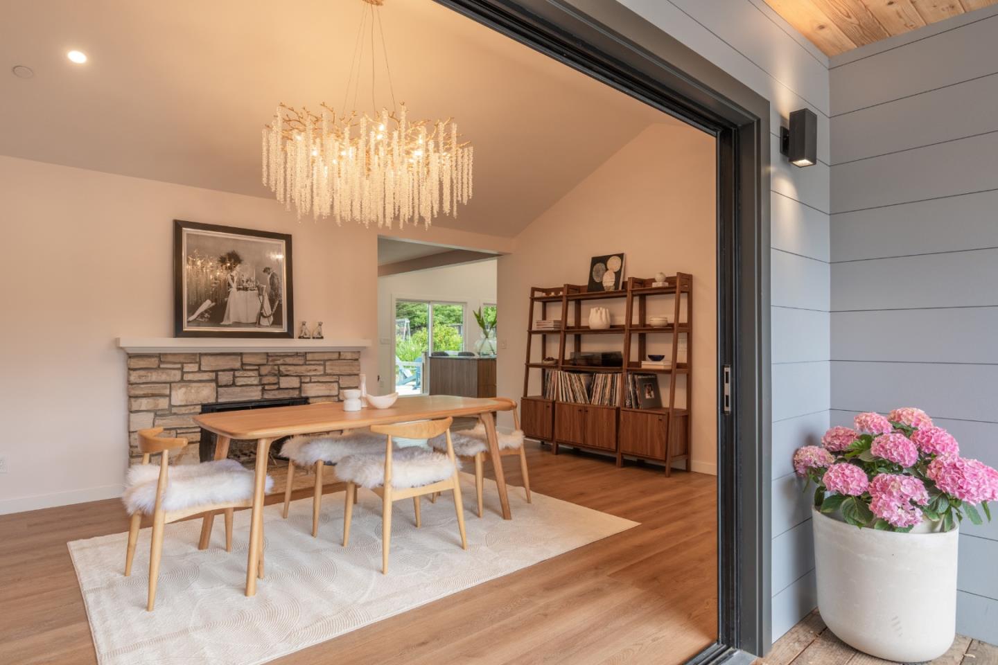 Detail Gallery Image 11 of 46 For 26140 Mesa Dr, Carmel,  CA 93923 - 3 Beds | 2/1 Baths