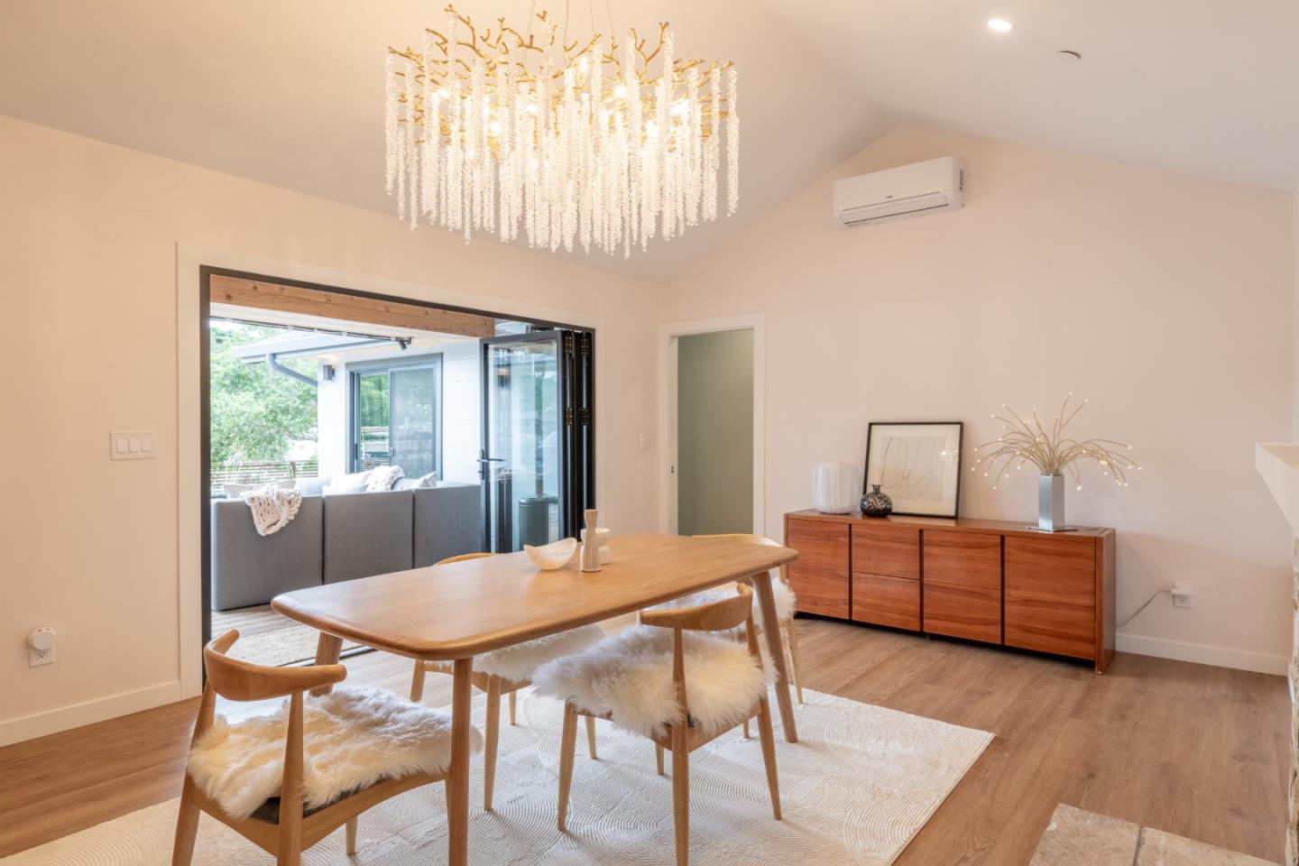 Detail Gallery Image 14 of 46 For 26140 Mesa Dr, Carmel,  CA 93923 - 3 Beds | 2/1 Baths