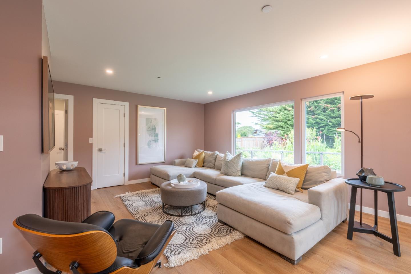 Detail Gallery Image 15 of 46 For 26140 Mesa Dr, Carmel,  CA 93923 - 3 Beds | 2/1 Baths