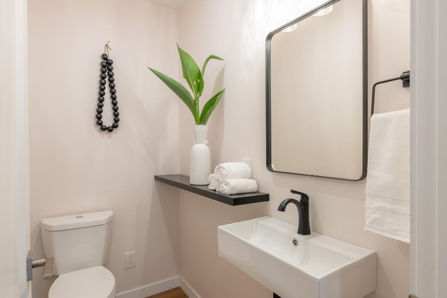 Detail Gallery Image 23 of 46 For 26140 Mesa Dr, Carmel,  CA 93923 - 3 Beds | 2/1 Baths