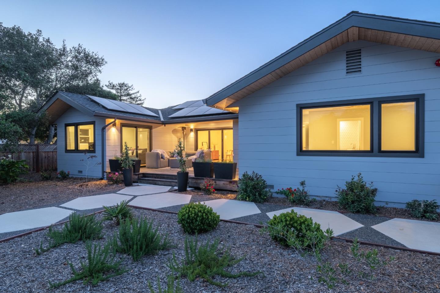 Detail Gallery Image 3 of 46 For 26140 Mesa Dr, Carmel,  CA 93923 - 3 Beds | 2/1 Baths