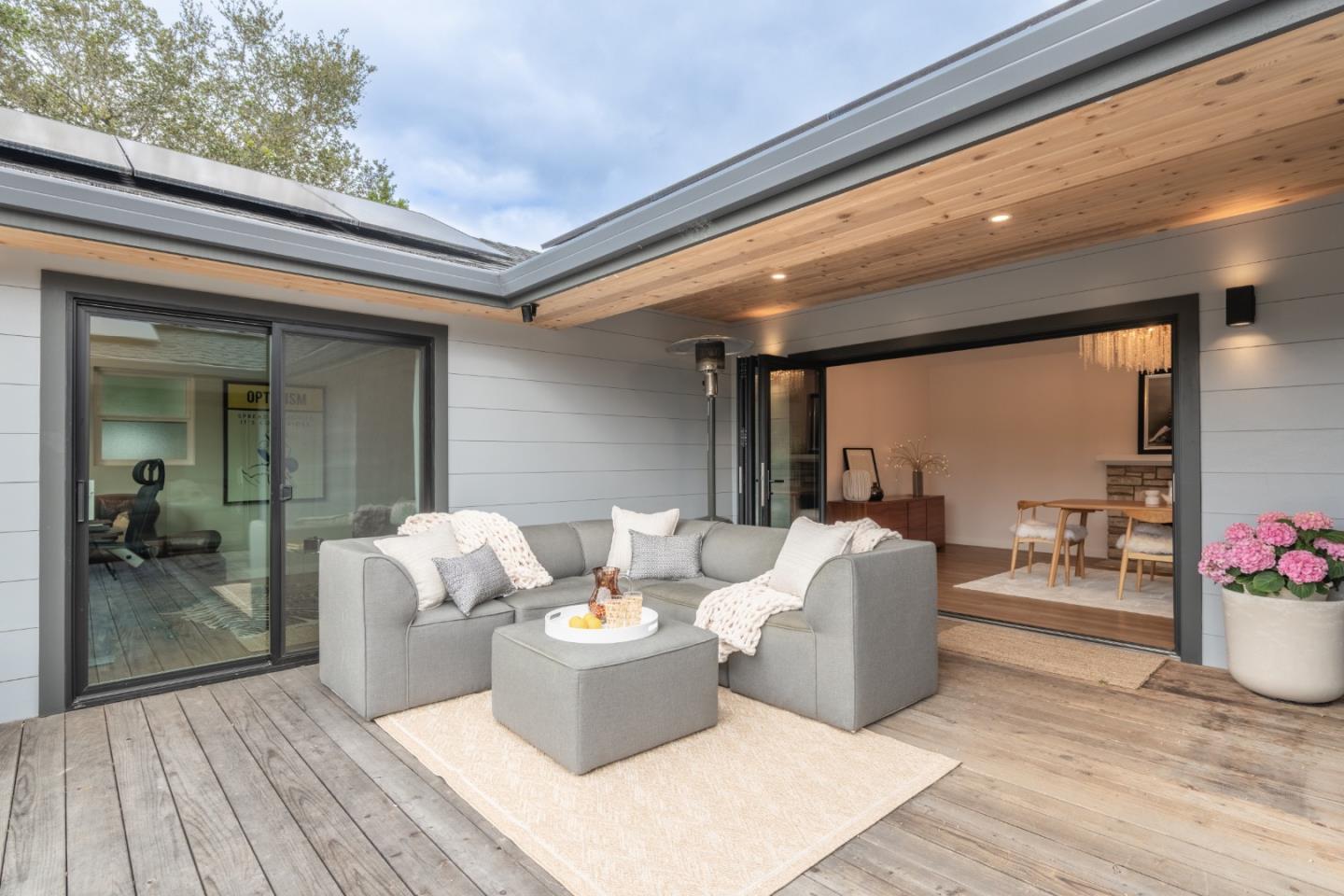 Detail Gallery Image 9 of 46 For 26140 Mesa Dr, Carmel,  CA 93923 - 3 Beds | 2/1 Baths