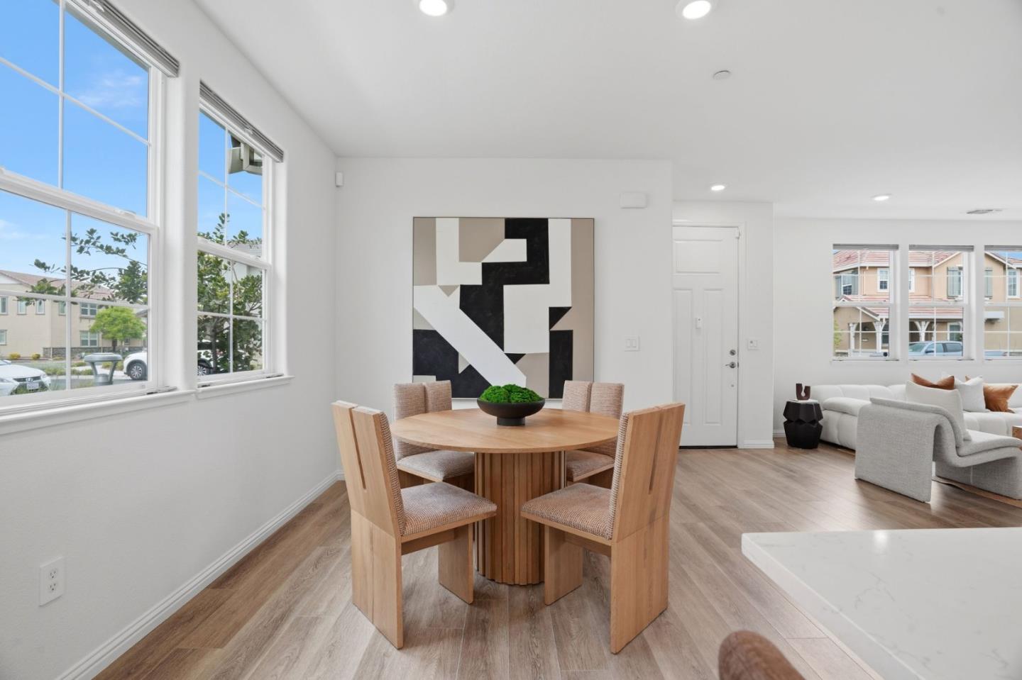 Detail Gallery Image 10 of 43 For 2658 Admiral Cir, Hayward,  CA 94545 - 3 Beds | 2/1 Baths