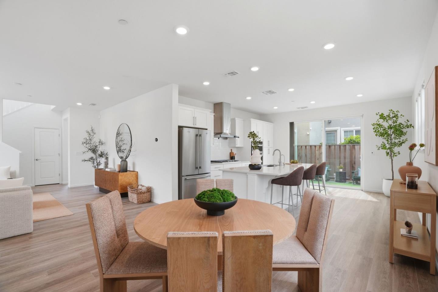 Detail Gallery Image 11 of 43 For 2658 Admiral Cir, Hayward,  CA 94545 - 3 Beds | 2/1 Baths