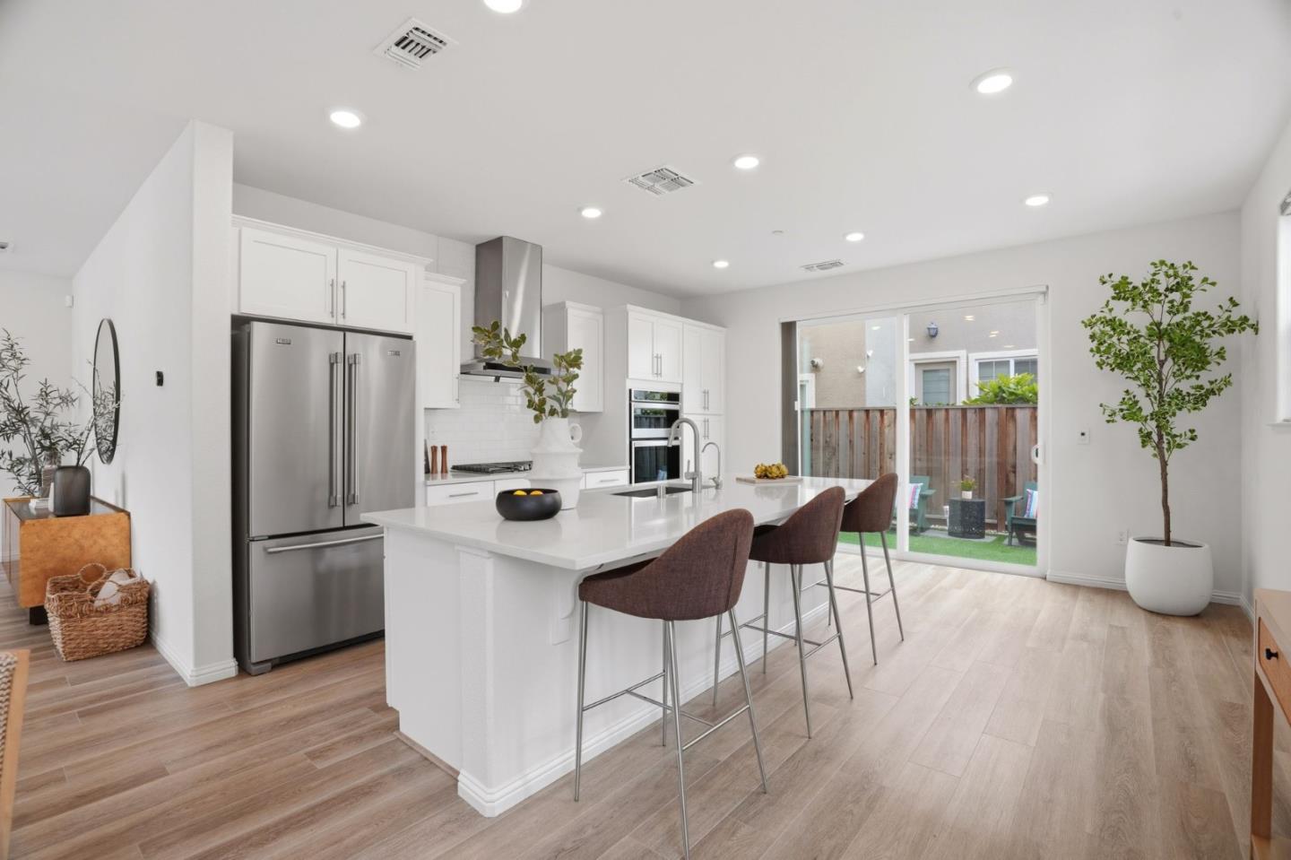 Detail Gallery Image 12 of 43 For 2658 Admiral Cir, Hayward,  CA 94545 - 3 Beds | 2/1 Baths