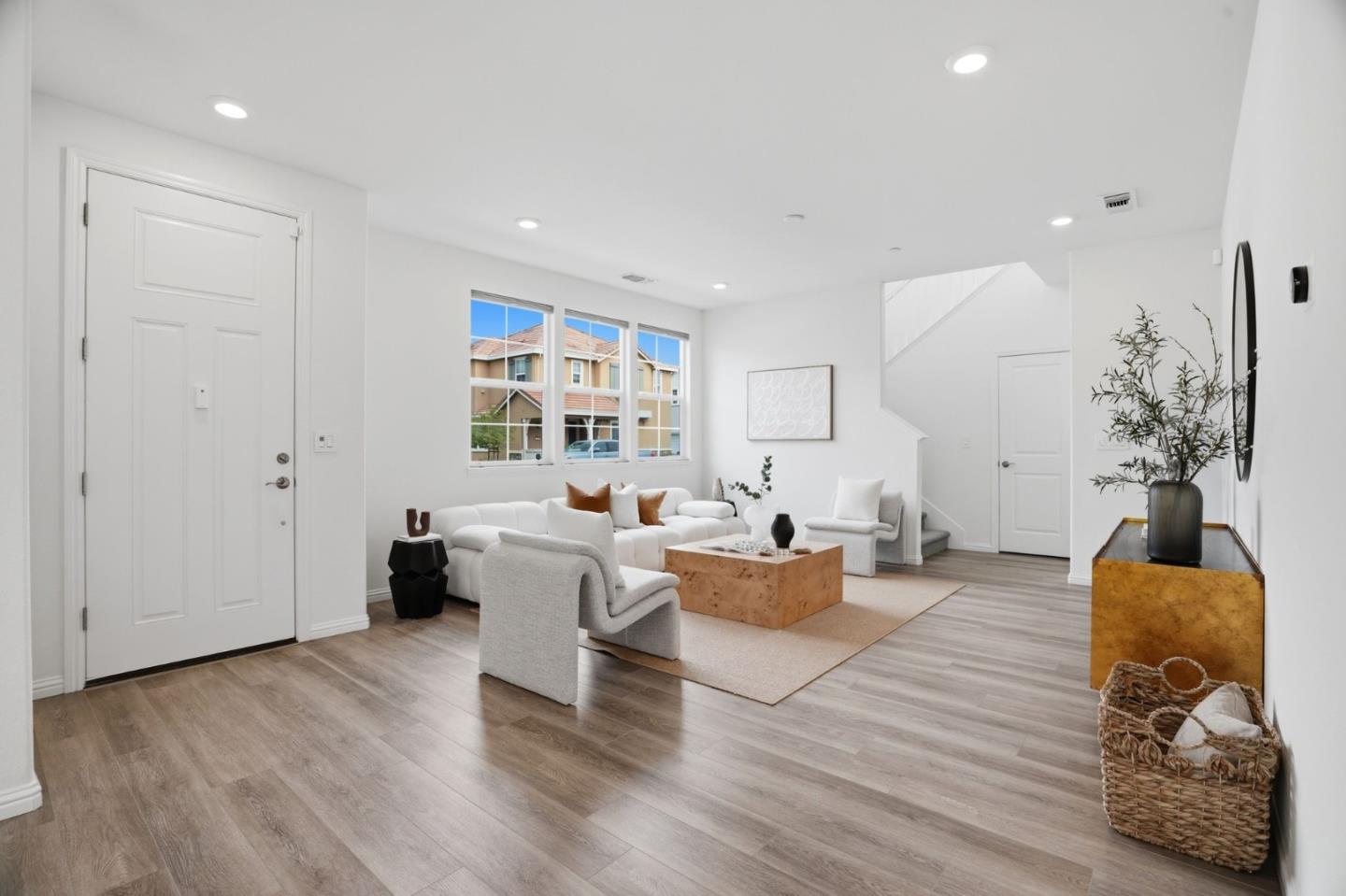 Detail Gallery Image 4 of 43 For 2658 Admiral Cir, Hayward,  CA 94545 - 3 Beds | 2/1 Baths