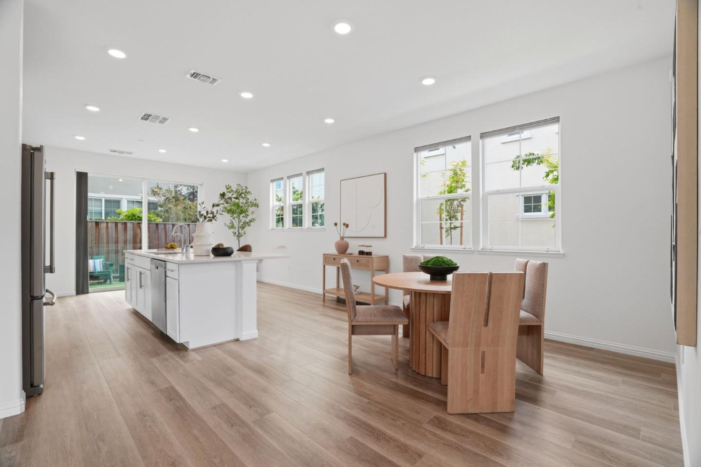 Detail Gallery Image 9 of 43 For 2658 Admiral Cir, Hayward,  CA 94545 - 3 Beds | 2/1 Baths