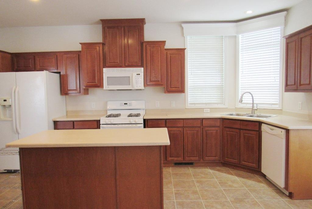 Detail Gallery Image 10 of 37 For 1225 Vienna Dr #44,  Sunnyvale,  CA 94089 - 3 Beds | 2 Baths