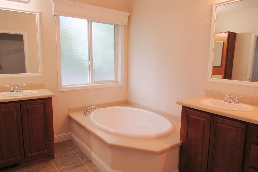 Detail Gallery Image 22 of 37 For 1225 Vienna Dr #44,  Sunnyvale,  CA 94089 - 3 Beds | 2 Baths