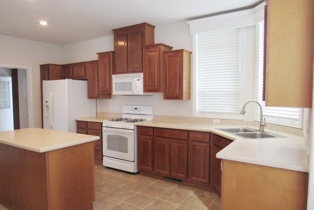 Detail Gallery Image 9 of 37 For 1225 Vienna Dr #44,  Sunnyvale,  CA 94089 - 3 Beds | 2 Baths