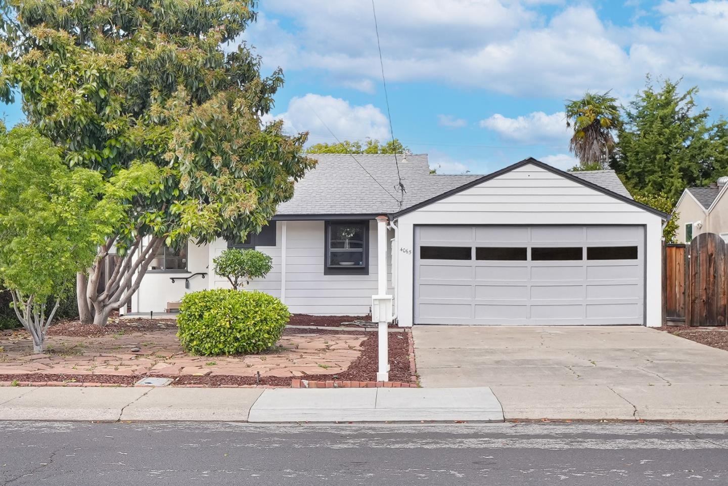 Detail Gallery Image 2 of 42 For 4065 2nd St, Palo Alto,  CA 94306 - 3 Beds | 1 Baths