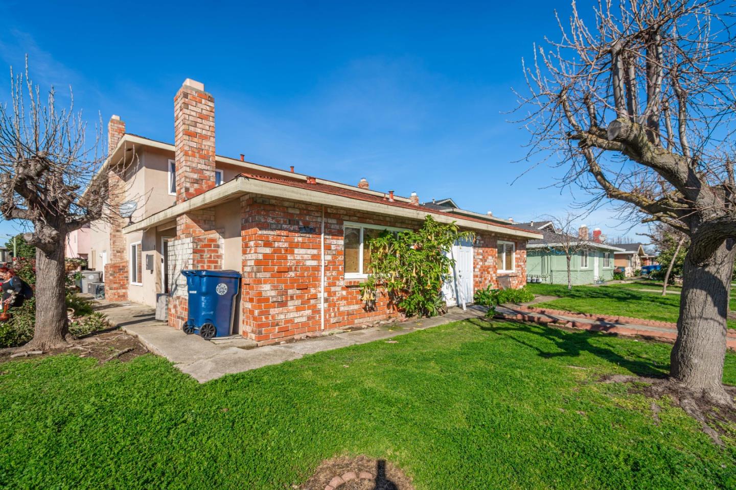 Detail Gallery Image 3 of 23 For 100 Nedra Ct, Sacramento,  CA 95822 - – Beds | – Baths