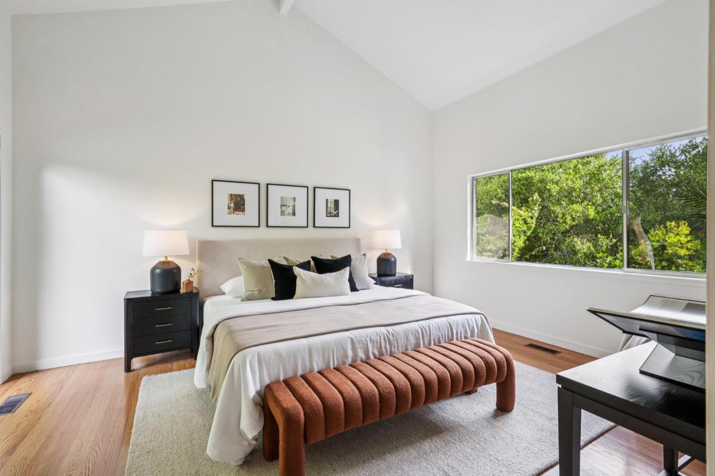 Detail Gallery Image 15 of 49 For 25845 Springhill Dr, Los Altos Hills,  CA 94022 - 5 Beds | 4 Baths