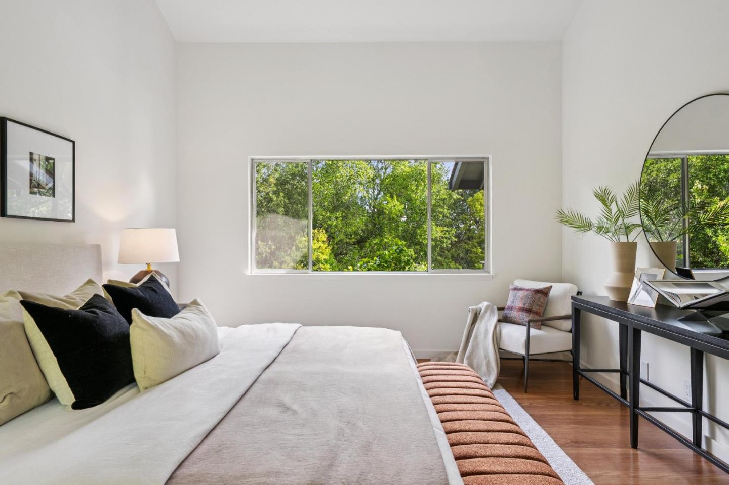 Detail Gallery Image 16 of 49 For 25845 Springhill Dr, Los Altos Hills,  CA 94022 - 5 Beds | 4 Baths