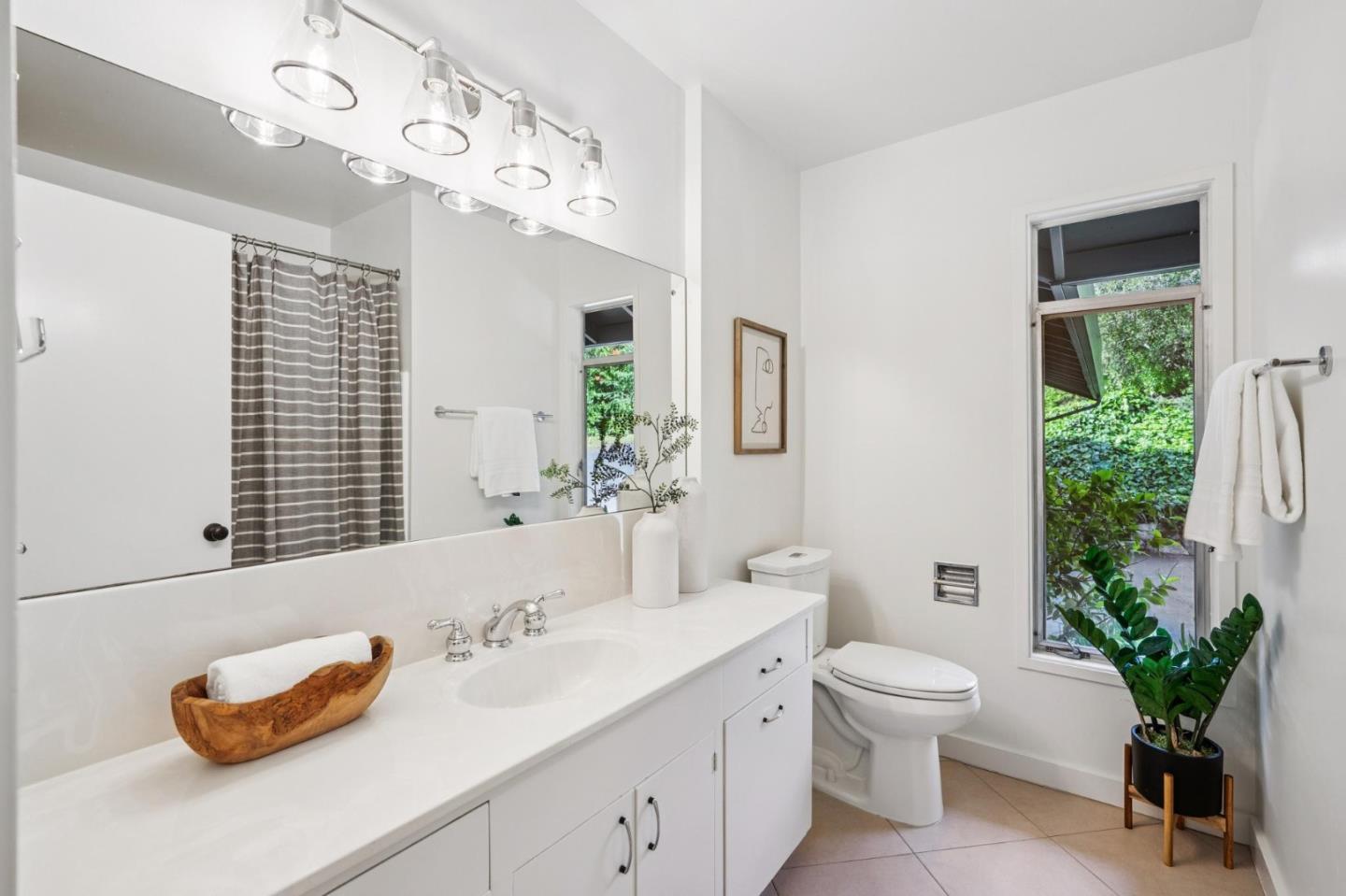 Detail Gallery Image 27 of 49 For 25845 Springhill Dr, Los Altos Hills,  CA 94022 - 5 Beds | 4 Baths