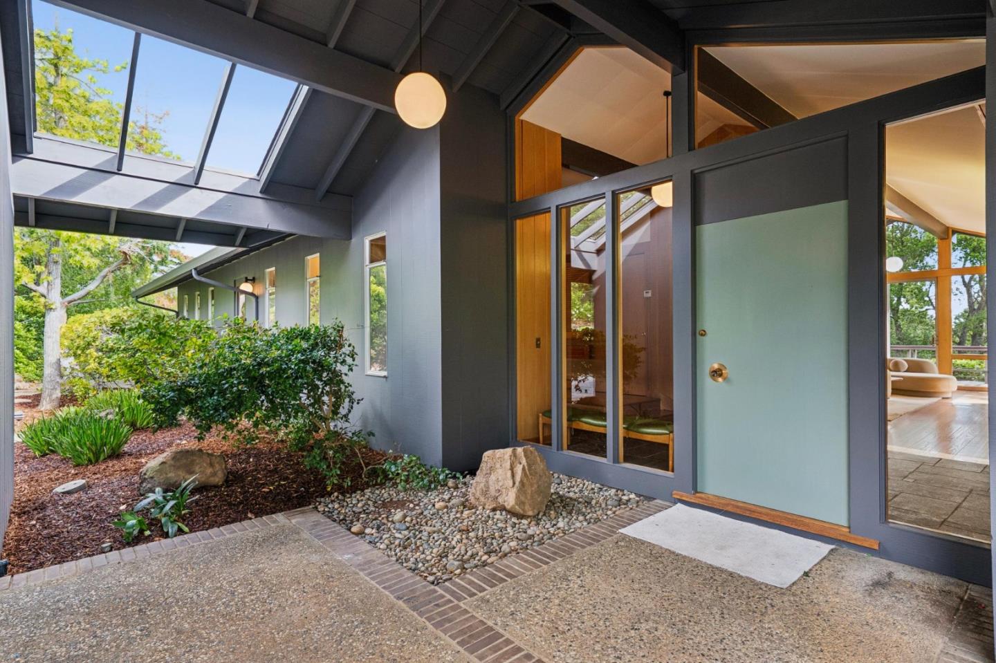 Detail Gallery Image 3 of 49 For 25845 Springhill Dr, Los Altos Hills,  CA 94022 - 5 Beds | 4 Baths